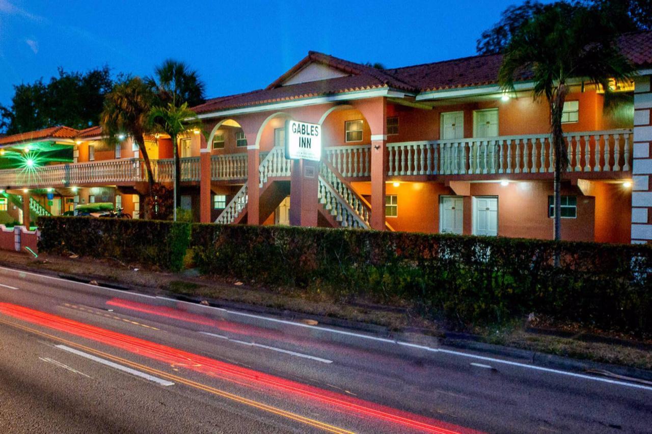 Gables Inn โครอลเกเบิลส์ ภายนอก รูปภาพ