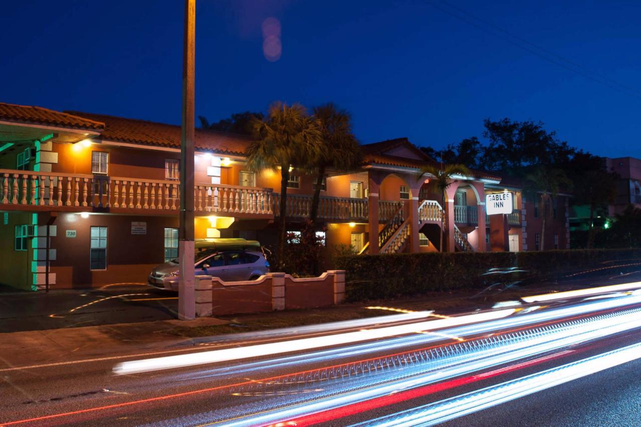 Gables Inn โครอลเกเบิลส์ ภายนอก รูปภาพ